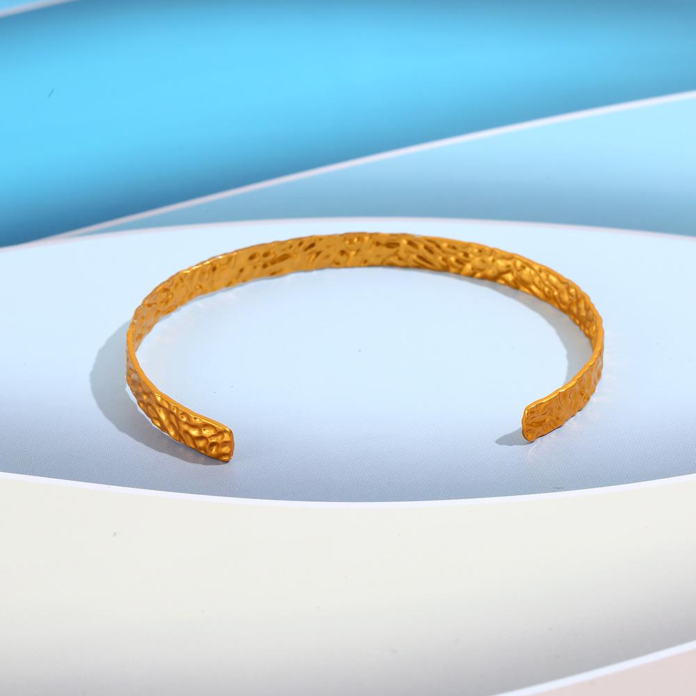 Retro Geometric C-shaped Adjustable Starlight Bracelet for Women in 18K Gold-Plated Non-fading Aluminum