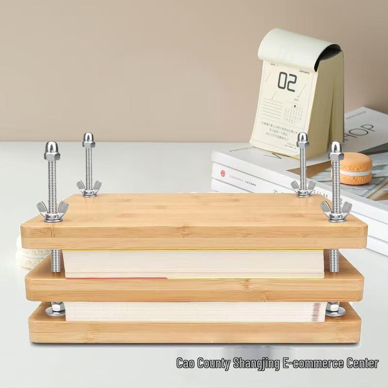 Dřevěný knižní lis pro domácí restaurování a opravu knih