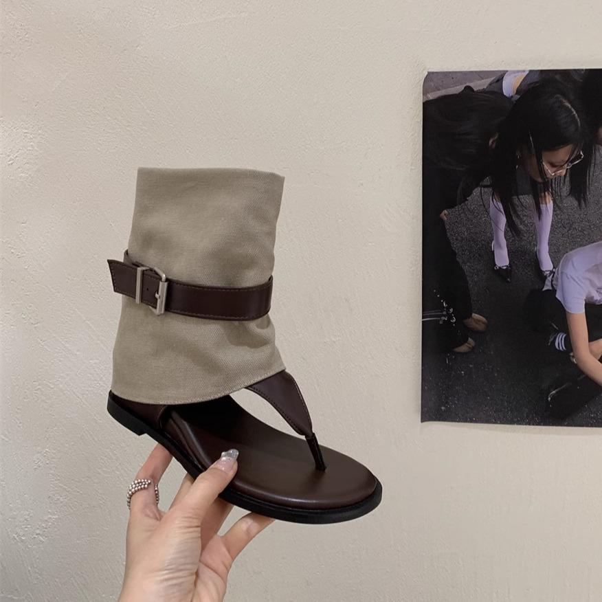 Der gleiche Stil wie die modische Bloggerin! Sommer Zehen Innenhöhe Erhöhung und dünne Sandalen coole Stiefel Damen kurze Flip-Flop Stiefel Modestiefel