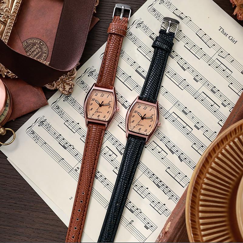 New Digital Retro Fashion Ladies, Watch Barrel Quartz Belt Watch, Women's Watch