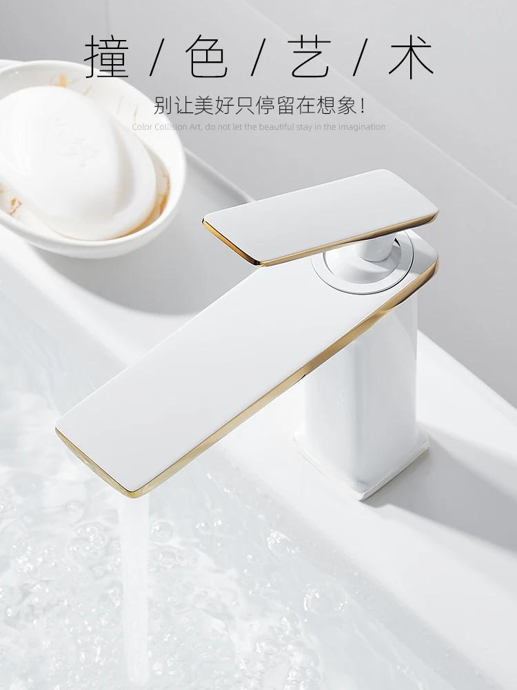 Bateria umywalkowa łazienkowa - Biała/Złota/Czarna/Chromowana Mosiądz, Montowana na blacie Jednouchwytowa, Natrysk Ciepła/Zimna