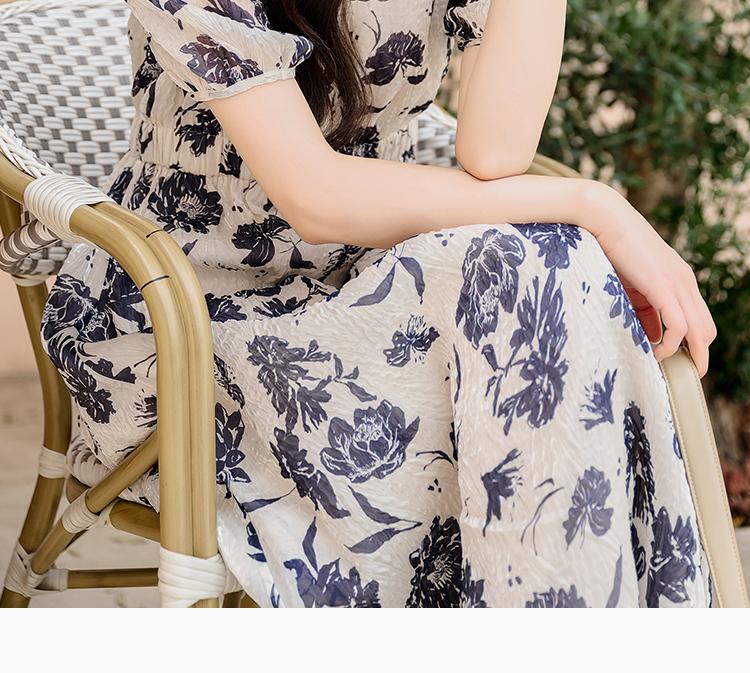 Same Style French Waist Cinched Floral Dress for Women In the Shopping Mall, Summer 2026 Temperament Round Neck Bubble Sleeve Long Skirt