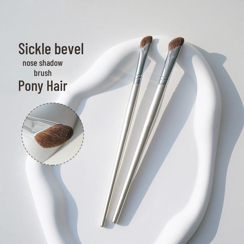 Sickle-Shaped Angled Nose Contour Brush - Professional Flat Head Highlighter & Shadow Brush