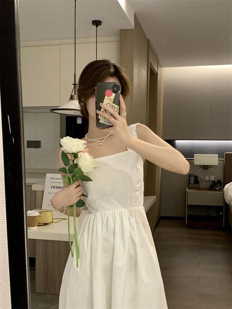 Petite 2024 French Square Neck Suspender Dress: Summer Waist-Cinching, Slimming, Niche Design for Women’s Elegant Style.