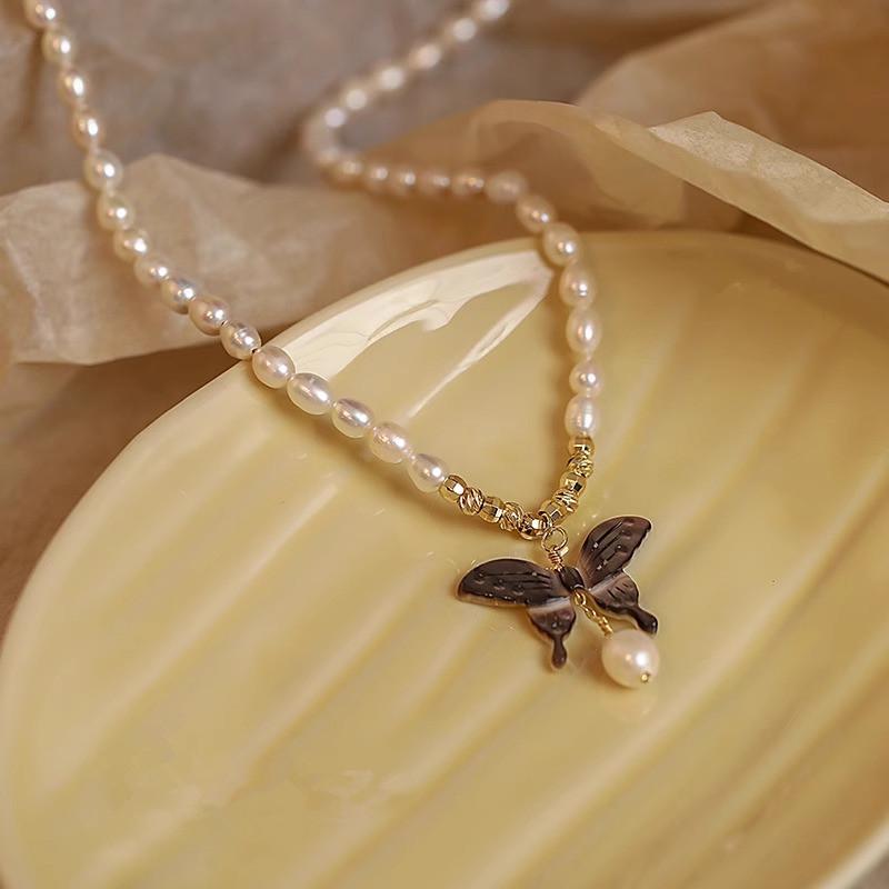 Freshwater Pearl Choker Necklace with Mother-of-Pearl Butterfly Design