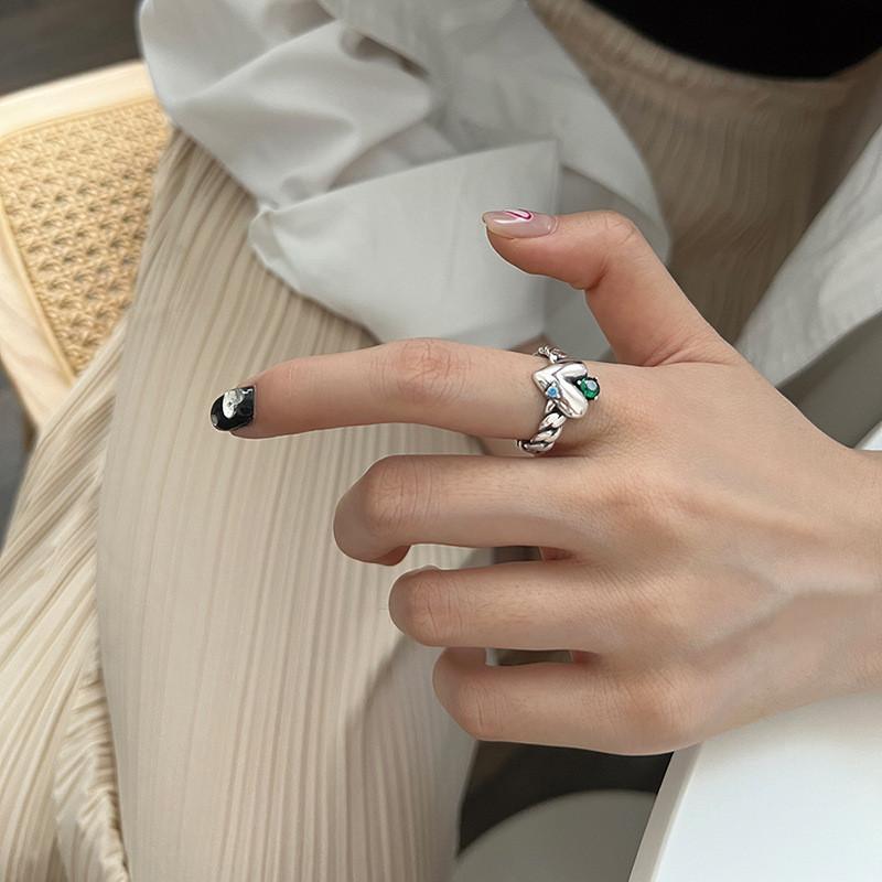 Vintage Heart Fashionable Design Adjustable Ring For Women With Beautiful Gemstone Green