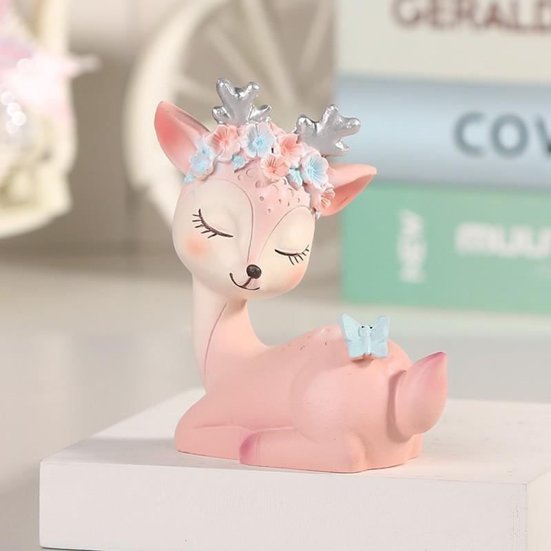 Modern Resin Deer Figurine With Elegant Design For Home Decor And Gift Giving