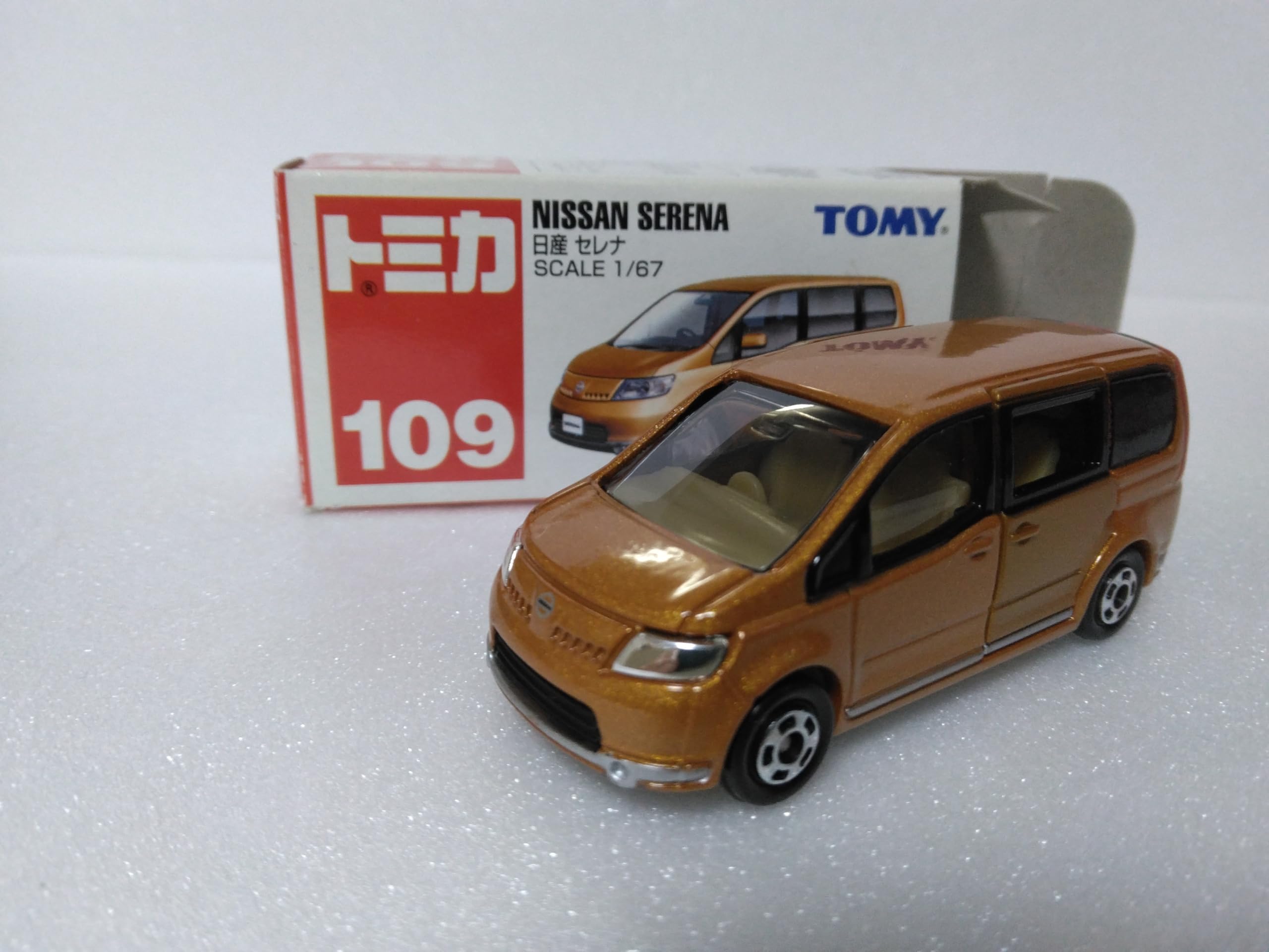 

Машинка Tomica Nissan золотая, сделана в Китае, литая Serena, масштаб 1/67, цветная, Нет. 109,