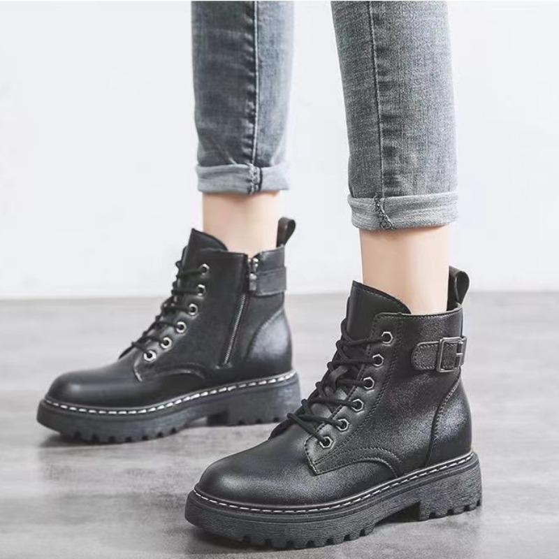 Black Women's New Autumn and Winter Velvet Small Boots with Middle Heel Square and Retro Martin Boots Are Comfortable.