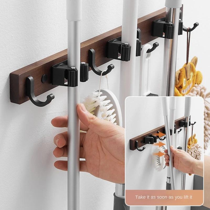 Dřevěný držák na koště a mop Stojan na ukládání mopů Nástěnný organizér pro domácnost, garáž, koupelnu, kuchyň Protiskluzové háčky na organizér mopů