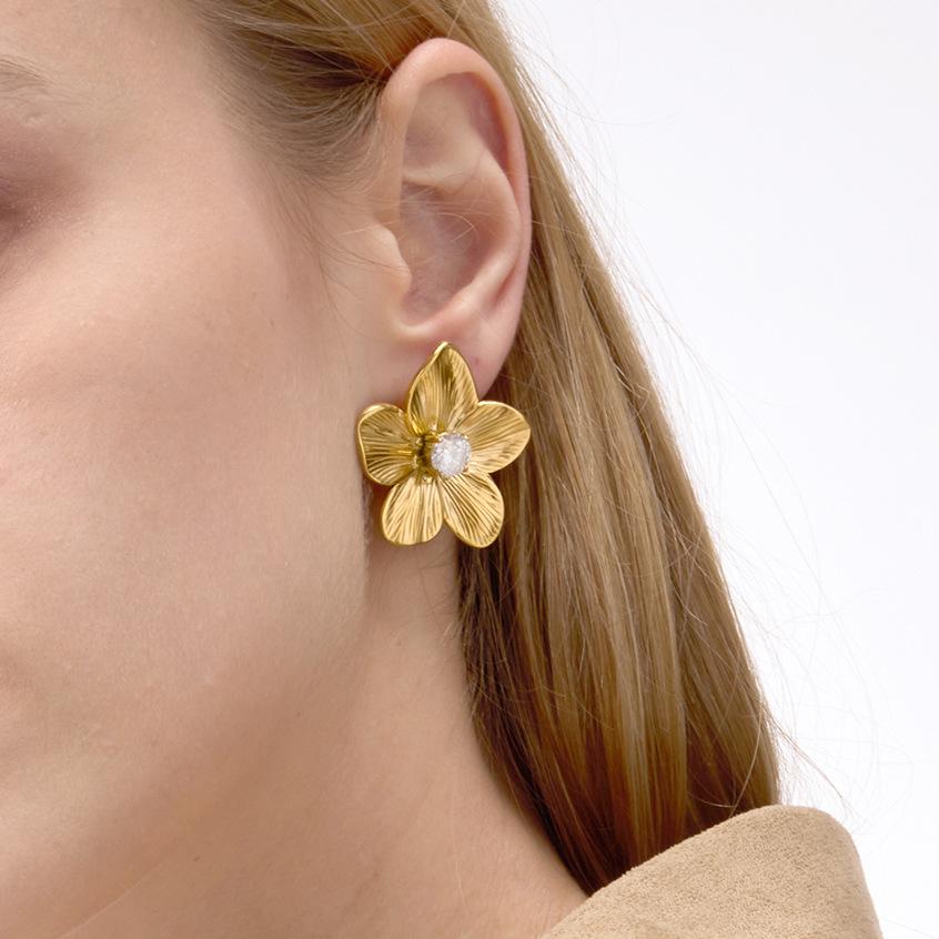 Titanium steel flower stud earrings niche earrings stainless steel non-fading earrings