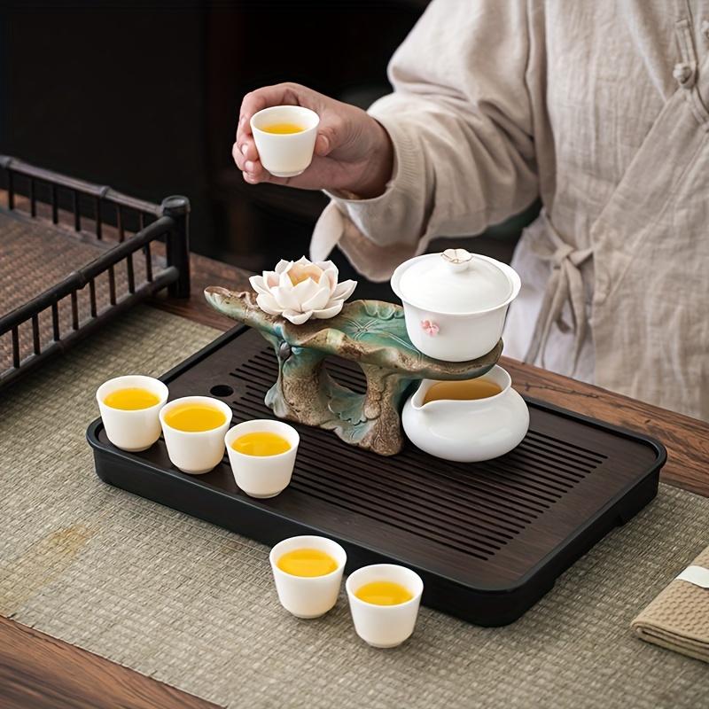 1 sada Keramická čajová souprava Kung Fu s designem Lotus Poloautomatická čajová souprava Líný čaj s rotační funkcí Ceremony Příslušenství 6 šálků s podnosem na čaj For Livin
