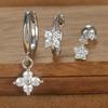 Ensemble de 3 Boucles d'Oreilles Anneau Couronne en Acier Inoxydable Couleur Argent pour Femmes Quatre Fleurs Zirconium Piercing Cartilage Boucle d'Oreille Bijoux Mode