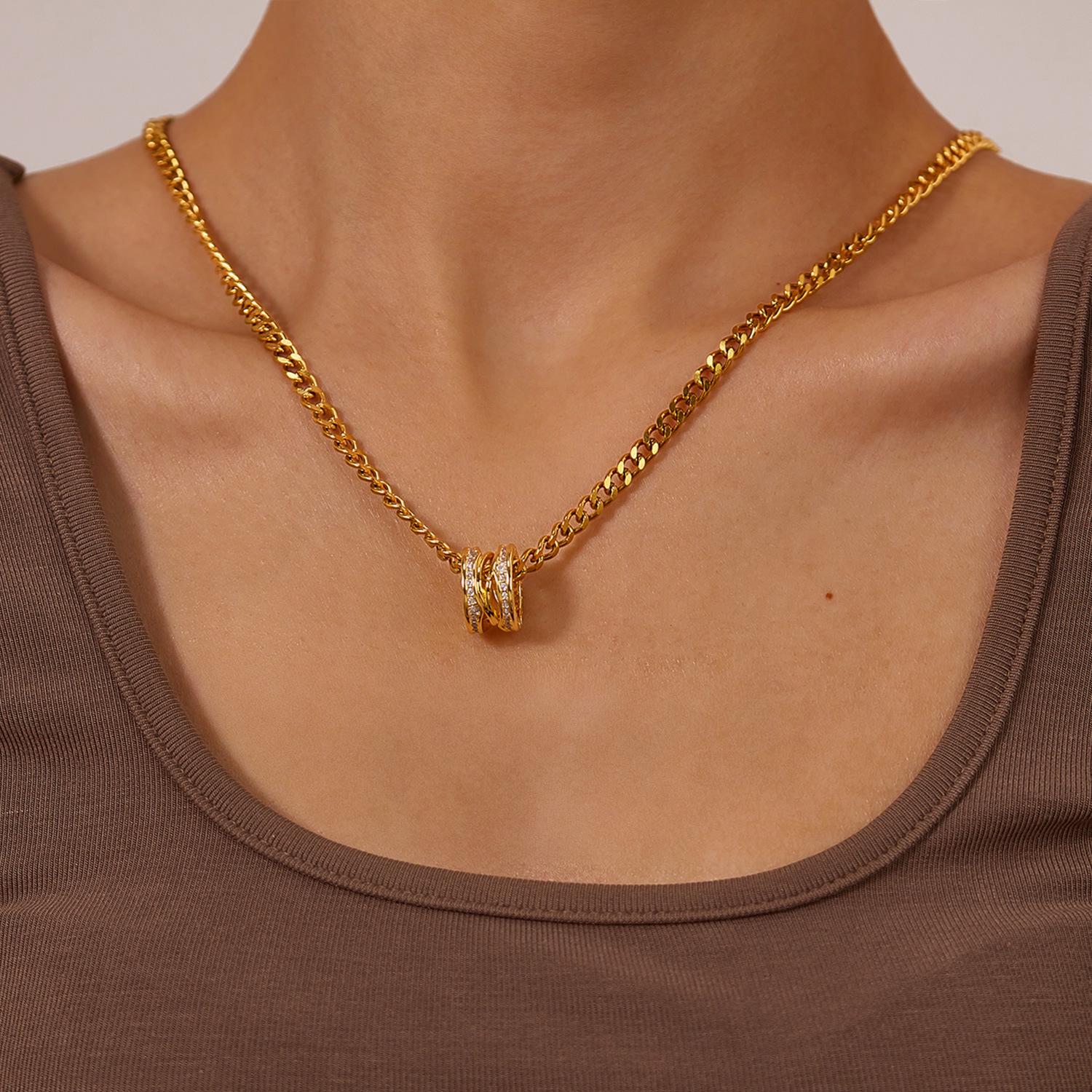

Luxury French Design Lucky Circle Pendant Necklace for Women