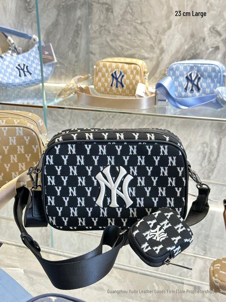 Borsa a tracolla per fotocamera MLB in tela con stampa floreale vintage NY