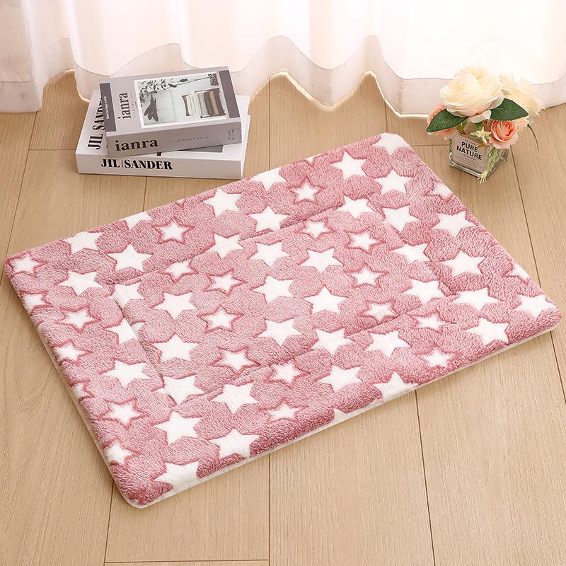 Cozy Pet Mat: Thick Warm Blanket & Bed for Dogs & Cats - Perfect for Winter, Autumn - Available In Small, Medium & Large Sizes