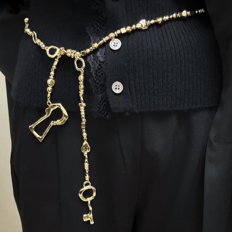 Exaggerated Irregular Beaded Chain With Alloy Key Lock Necklace For Women Jewelry Fashion Show Model Waist Accessory