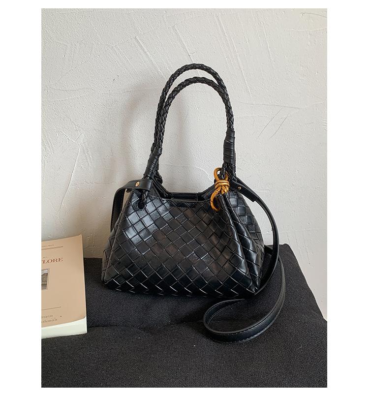 

Популярная плетеная сумка-ведро женская 2025 новая универсальная модная нишевая сумка-мессенджер портативная сумка для ребенка и мамы чёрный