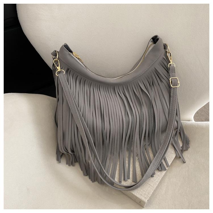 Fashionable And Casual Commuting Tassel Hand-held Shoulder Tote Bucket Bag High-Looking Personalized Women's Bag