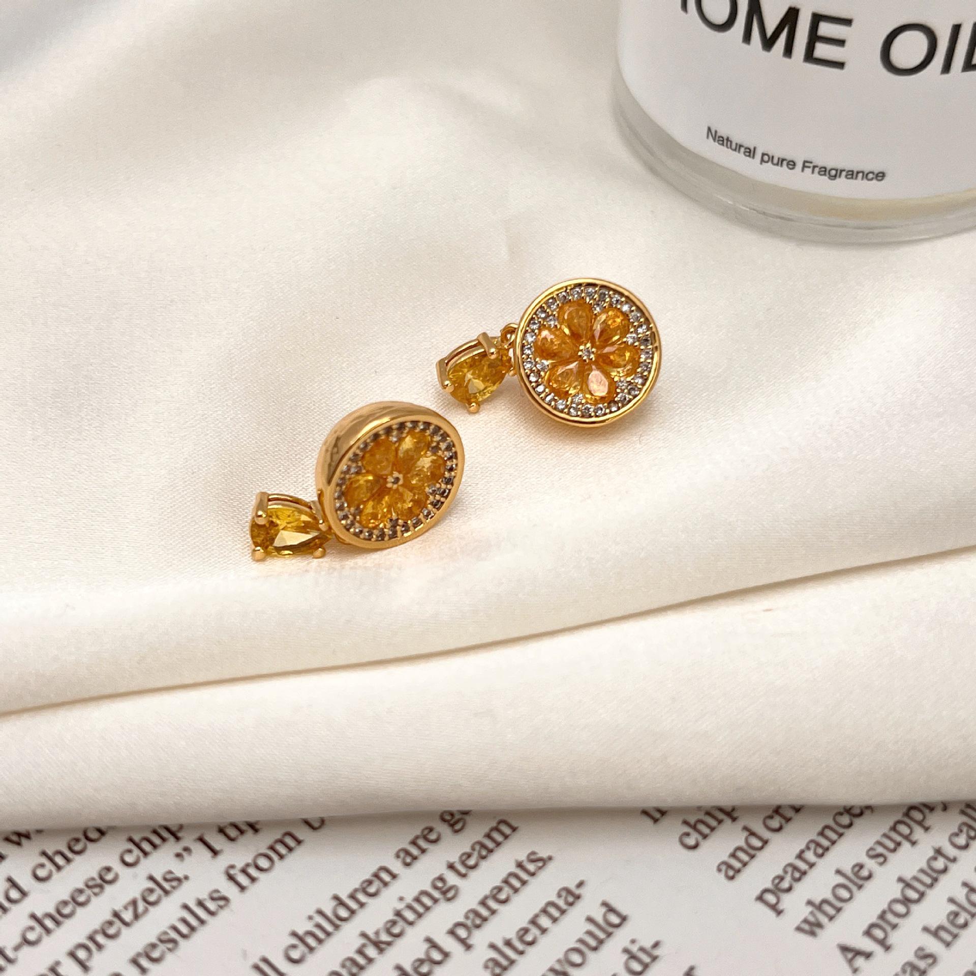 

S925 Silver Lemon Petal Pearl Earrings with Zircon Rhinestones - European and American High-End Light Luxury Jewelry.