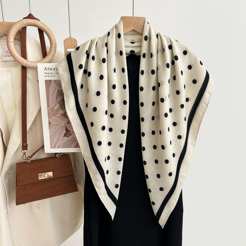 Autumn And Winter White Flower Print Fresh And Elegant 90 Square Scarf Herringbone Shawl Soft Skin-Friendly Warm Scarf