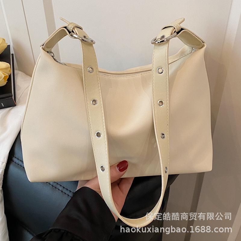 Retro bag women's large capacity 2025 new summer casual shoulder messenger bag Korean version texture commuter tote bag