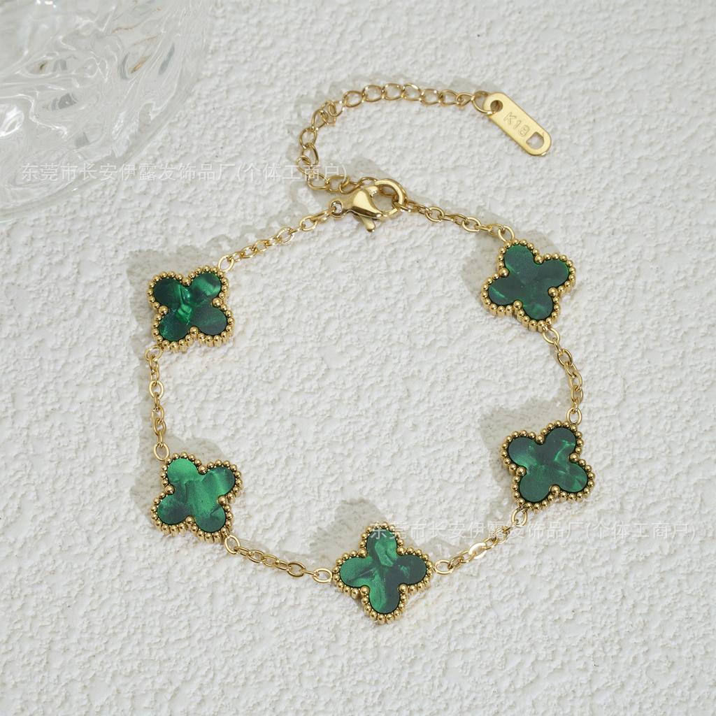 Kleeanhänger 18K Damenarmband Ein modisches und trendiges Glücks-Kleeanhänger-Armband