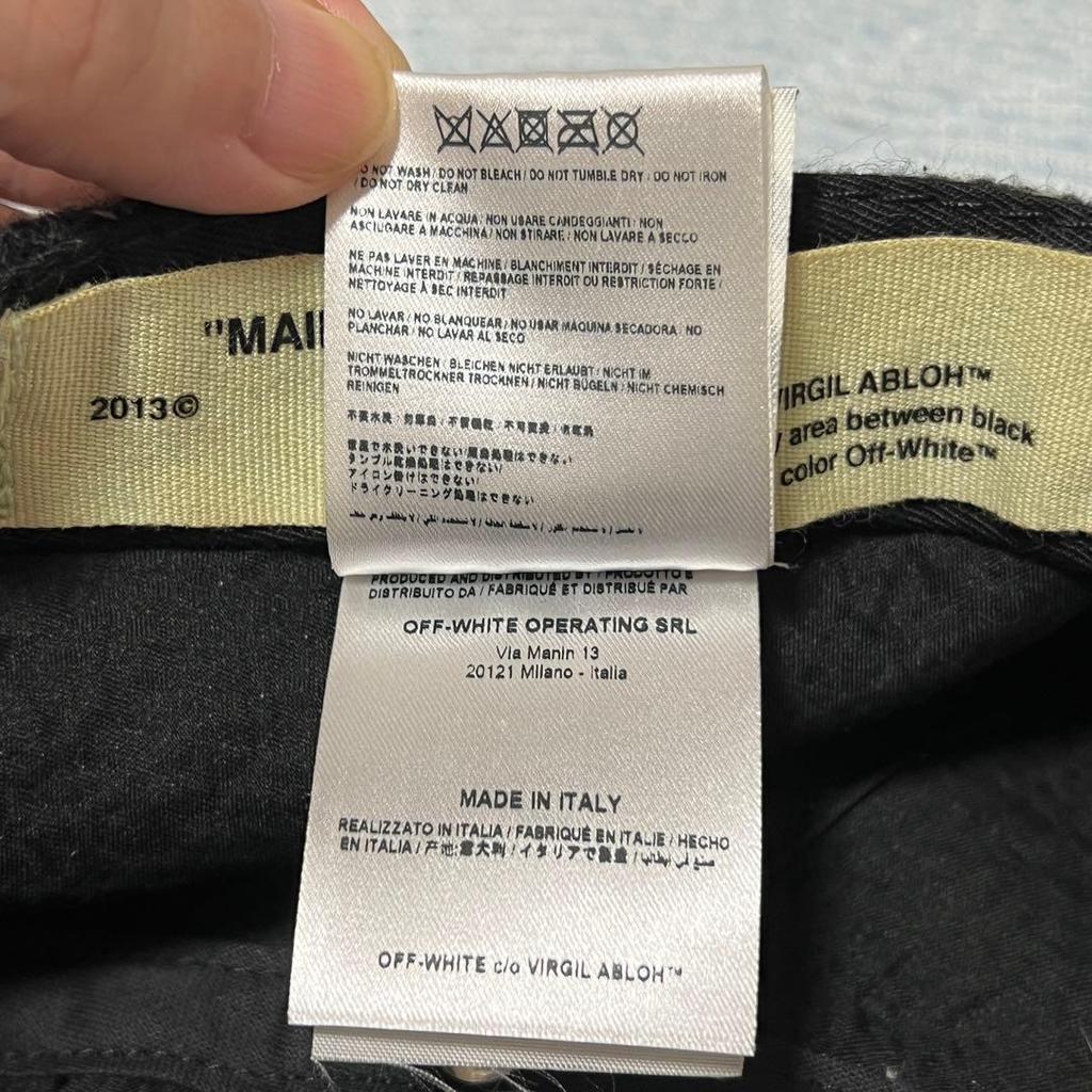 Used off-white Eastland tag plaid cap off-white