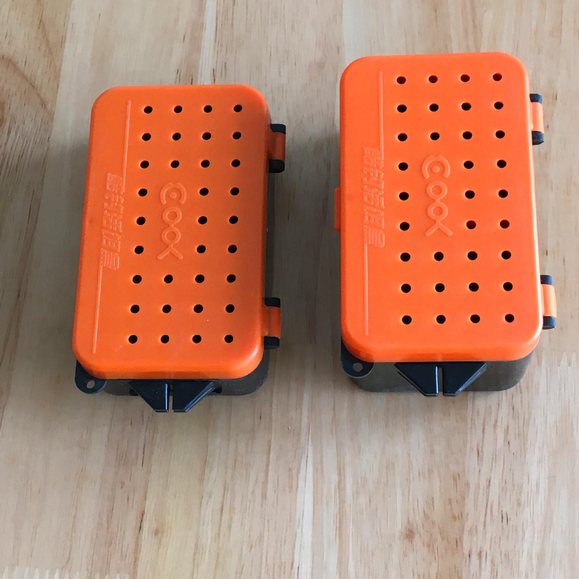 

Breathable Earthworm & Bloodworm Fishing Bait Box 9.8cm x 6cm x 3.4cm