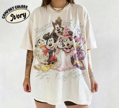 Comfort Colors® Retro Mickey und Freunde Unterschriften Halloween T-Shirt, Vintage Mickey Maus Gruselige Jahreszeit, Familien-Passform Urlaubs-T-Shirt 2026