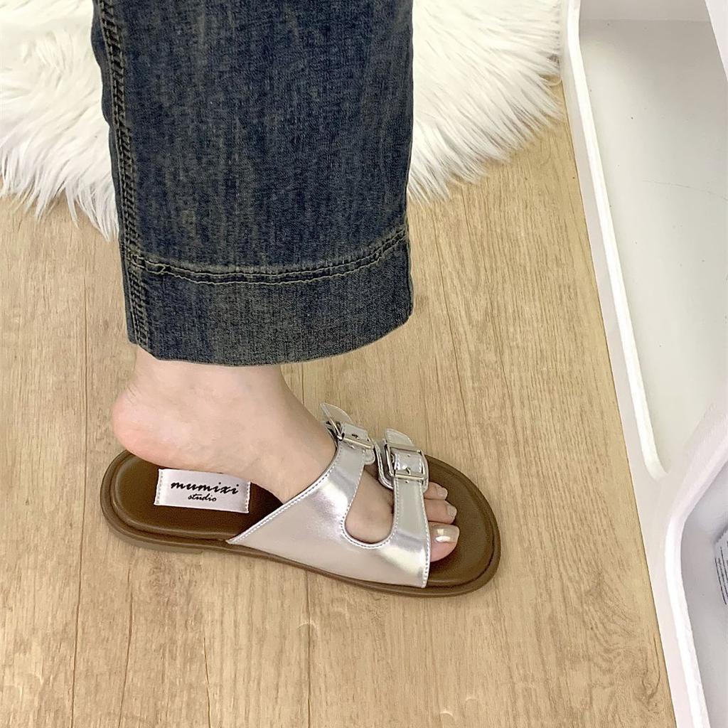 Flat-bottomed French small cool slippers women's shoes 2025 new summer belt buckle fashion outer wear soft-soled beach sandals