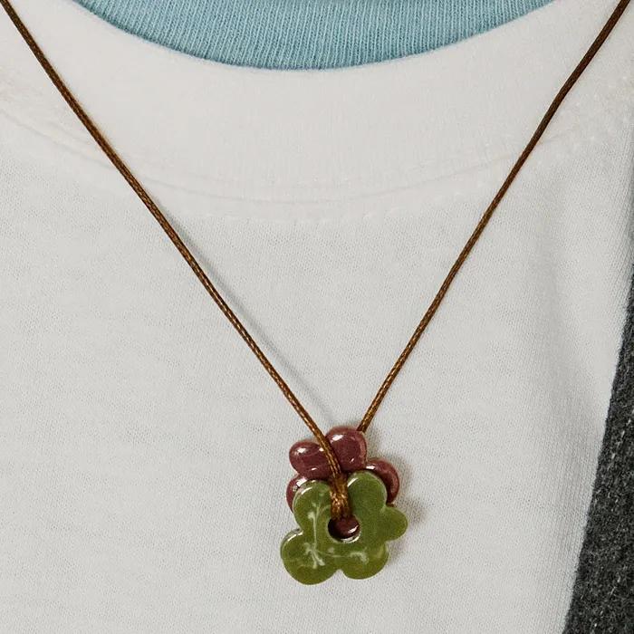 Asymmetrical Daisy Pendant String Necklace
