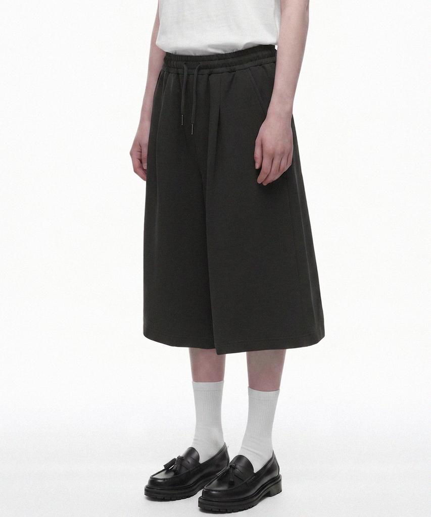 PRINOAR Single Pleated Bermuda Shorts - Black
