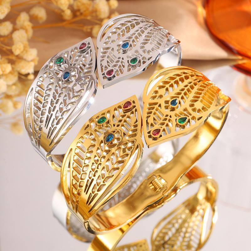 Hollow Leaf Opening Women's High Fashion Elastic Jewelry Bracelet