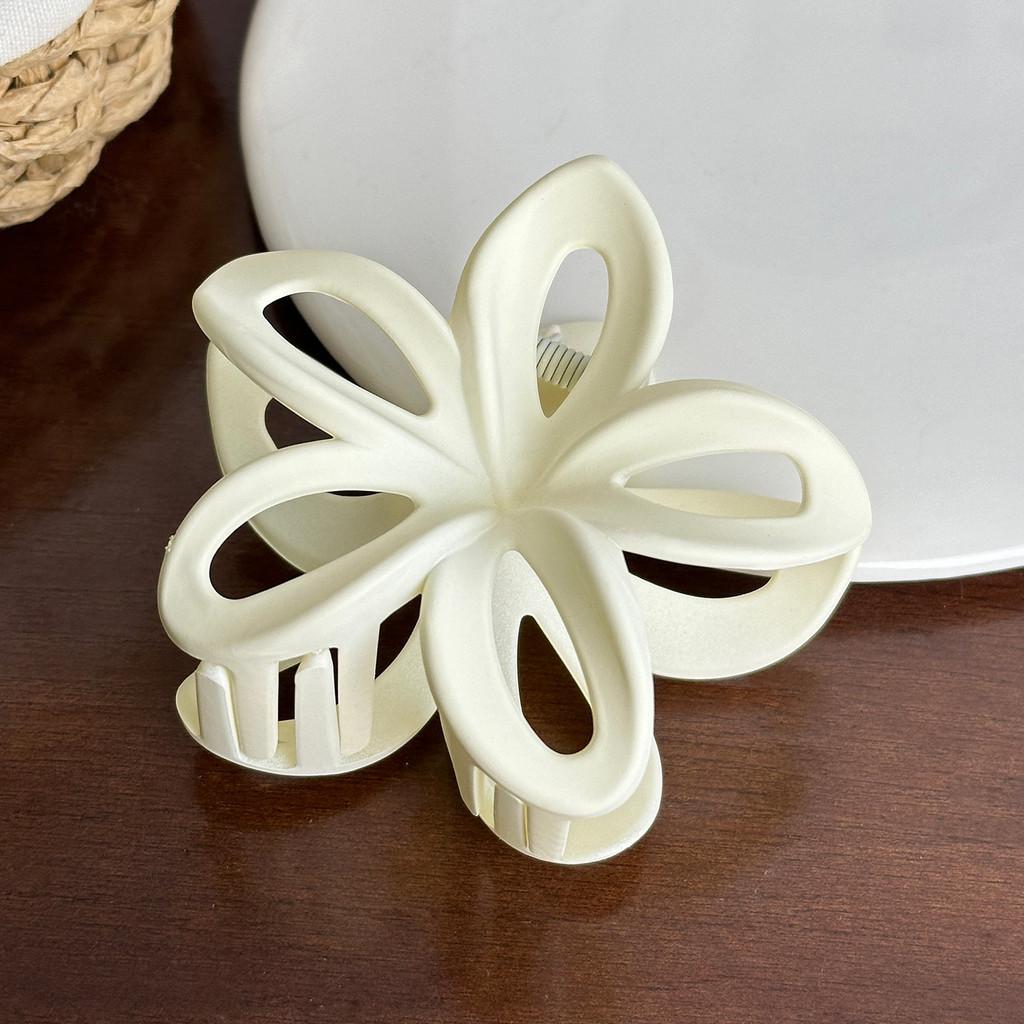 Versatile Egg Flower Hair Claw Clip In Multiple Colors For Effortless Styling And Fashion