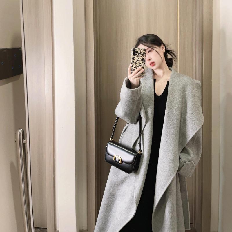 Temperament black V-neck knitted dress, high-end sense, super good-looking bottom skirt, skirt with coat in winter