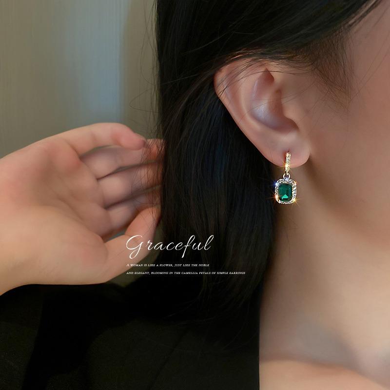 Silver needle Korean simple personality emerald earrings geometric diamond-set earrings Internet celebrity temperament design sense earrings wholesale