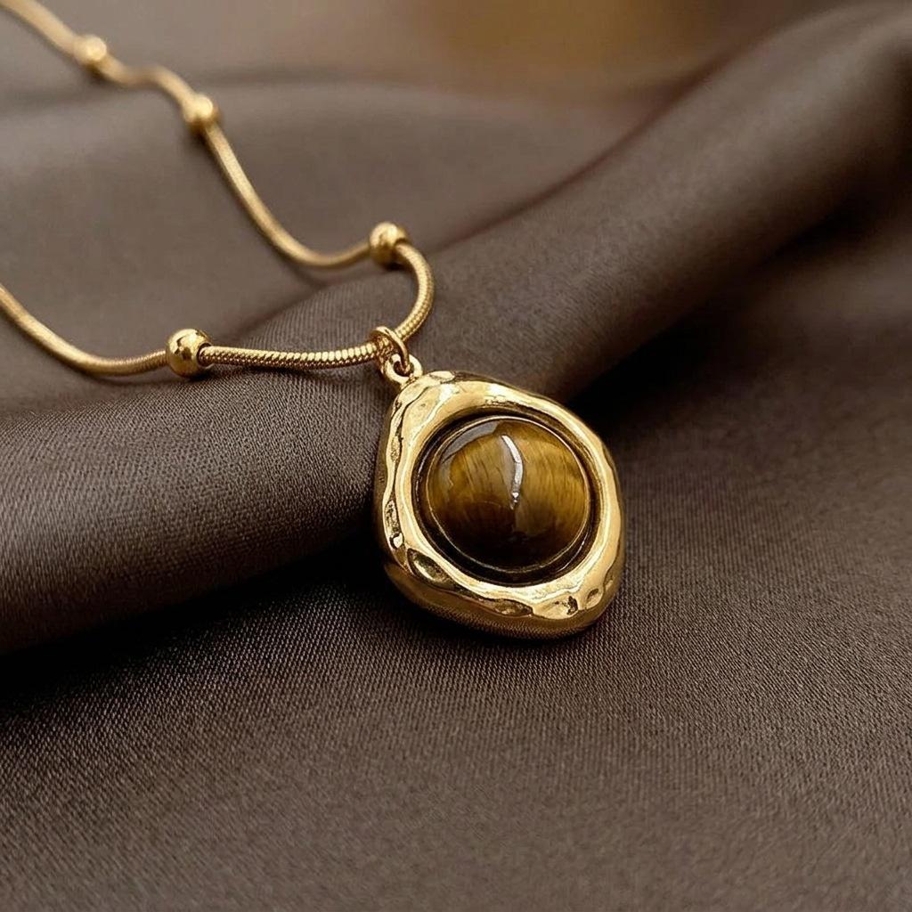 Maillard Beaded Tiger's Eye Stone Sweater Necklace, European and American Retro Temperament Autumn and Winter Versatile Collarbone Chain Women