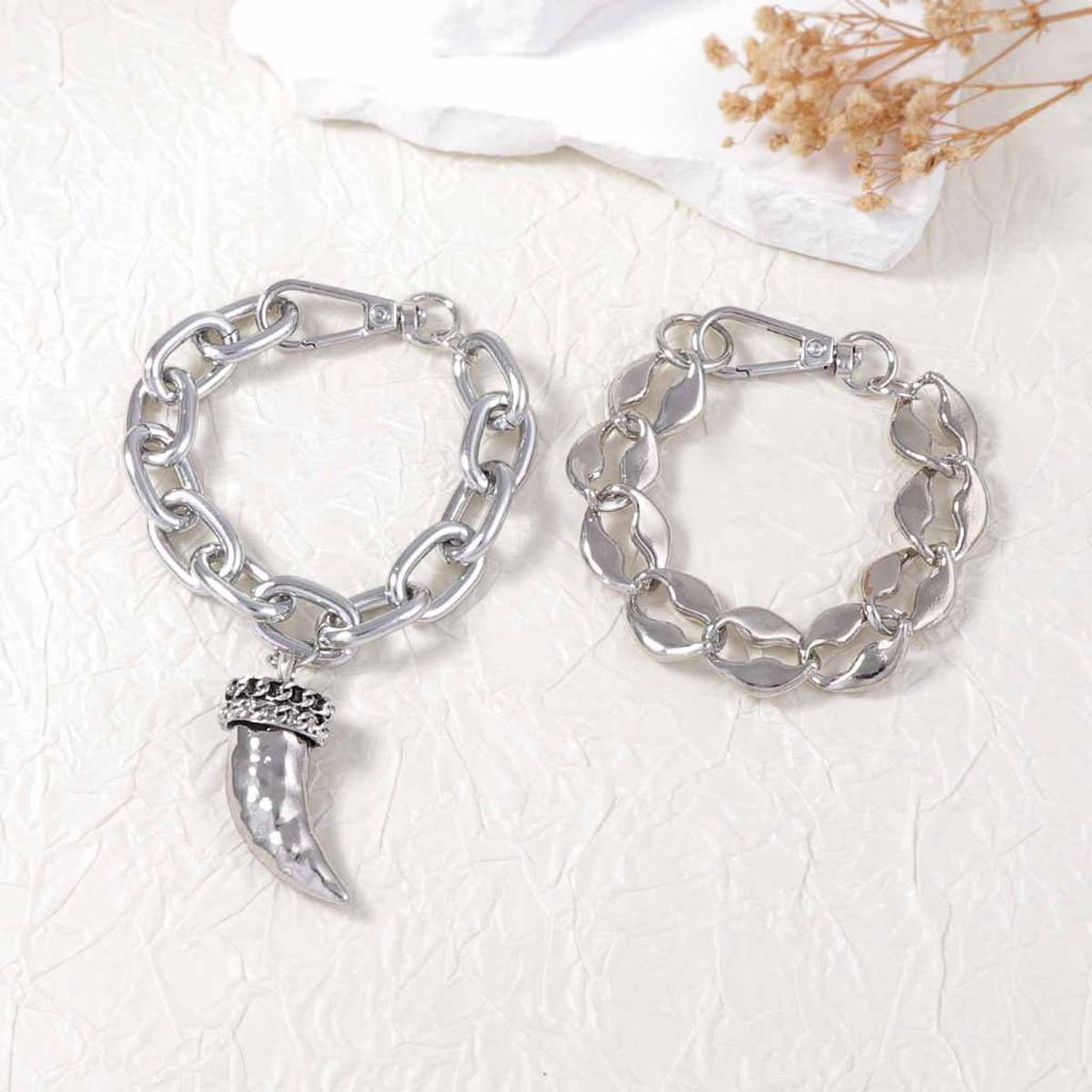 Personality, creative design, cold wind, metal chain, alloy animal horn pendant, double stacked necklace.
