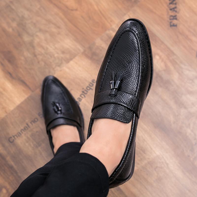 Mens Fashion Sneakers tassel Men Loafers shoes High Quality Trend Outdoor Men Leather Casual Shoes Trend men Adult Driving Shoes