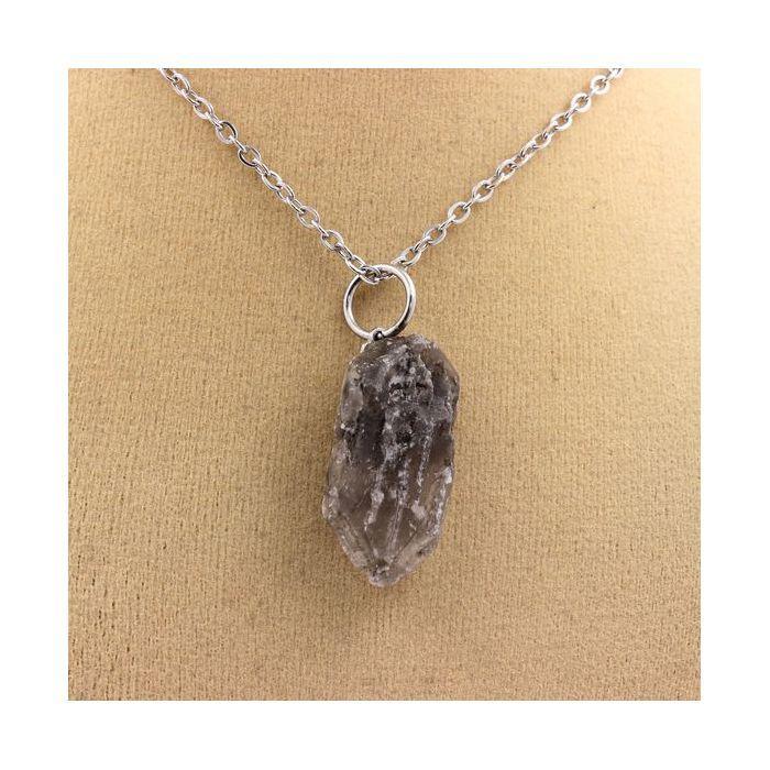 Pierres et Minéraux. Collier Gypse brut. 15.43 ct. Marcieu, Isère, France.