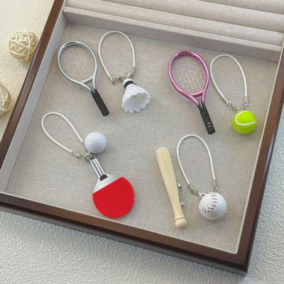 Labubu KT Puppe Sportset: Tennis-, Baseball-, Badminton-Zubehör mit Anstecknadel.