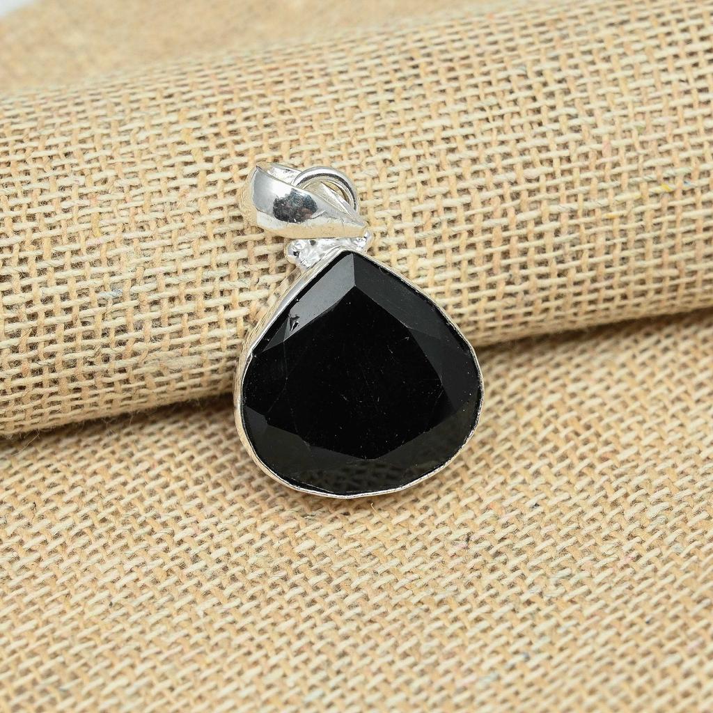 Černý spinel, drahokam 925, ručně vyráběný přívěsek ze stříbra, jedinečný dárek pro ni.