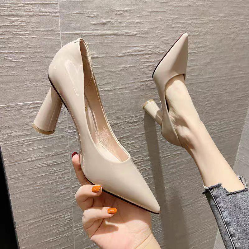 

Лакированные туфли на высоком каблуке 2025 весна и осень интернет-знаменитость французская мода острый носок открытый вырез толстый каблук одинарные туфли универсальная рабочая обувь 39 телесный