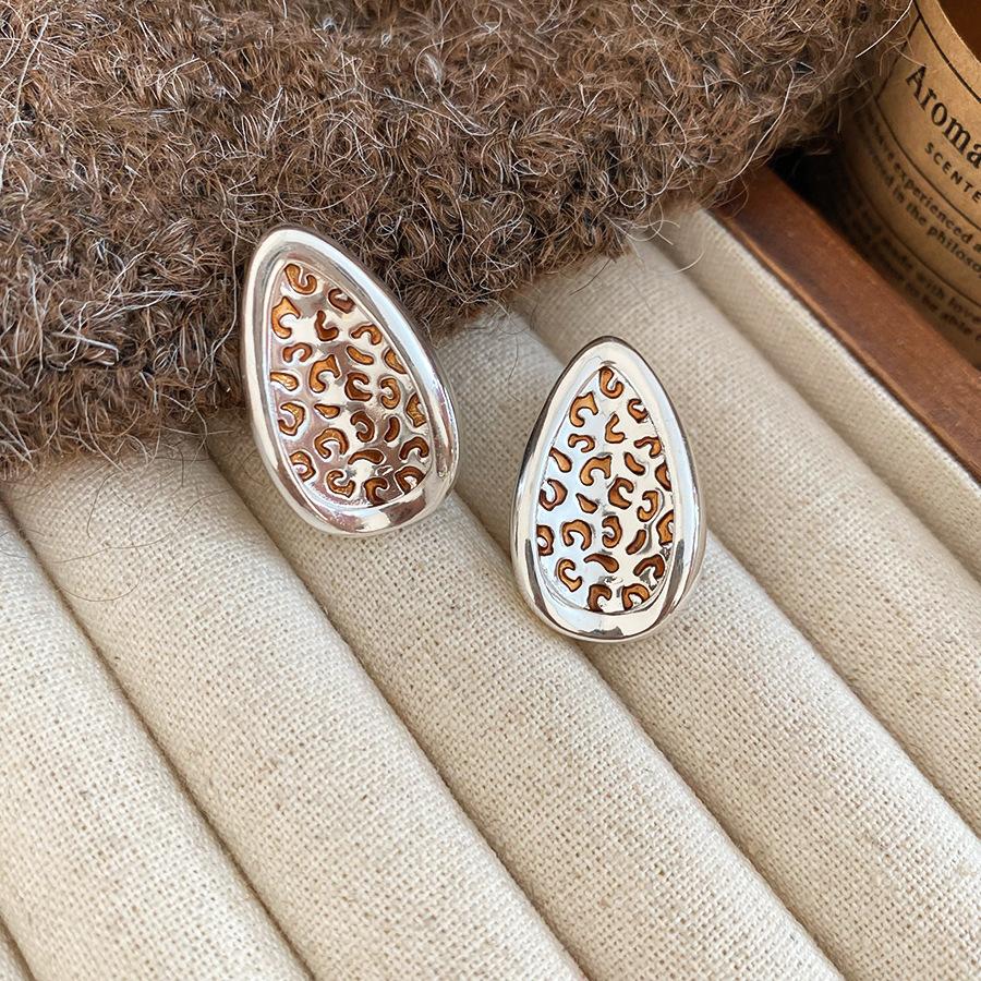 French retro autumn and winter geometric leopard print earrings stud earrings personalized earrings design sense niche