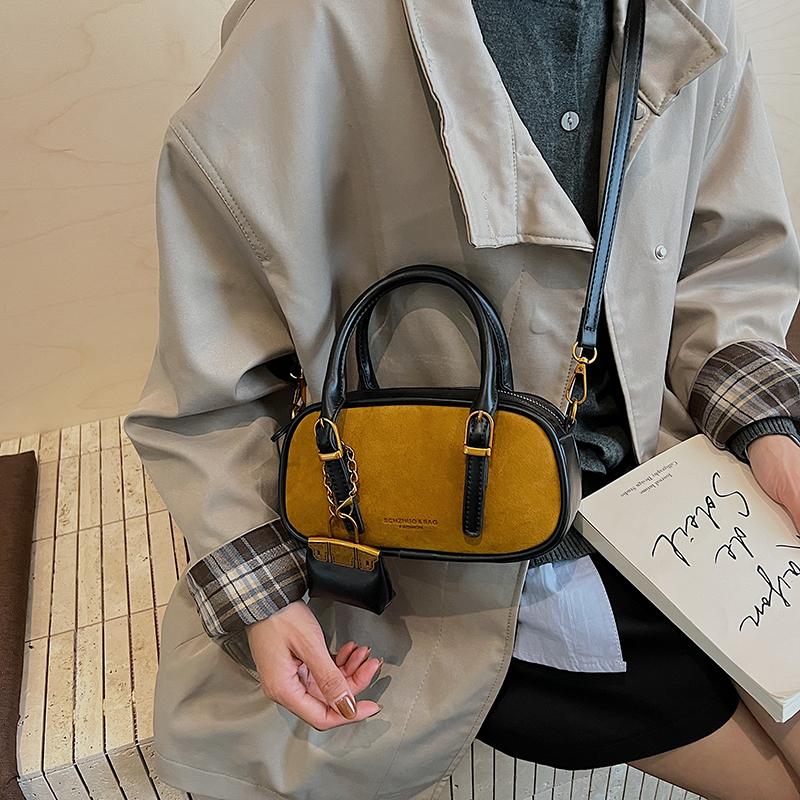 Popular Autumn and Winter Retro Underarm Bowling Bag Women's Niche Bag Black Bag