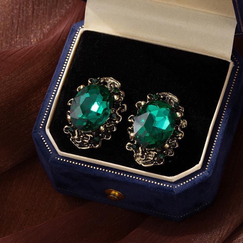 Fashion Versatile Earrings Vintage Court Princess Style Luxury Diamond Earrings Crystal Gemstone Stud Earrings Women