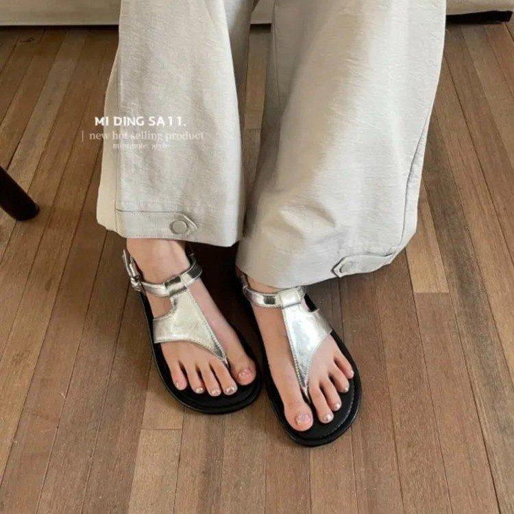 French flat-soled toe sandals women's shoes 2025 new summer Korean version niche design soft-soled beach Roman shoes
