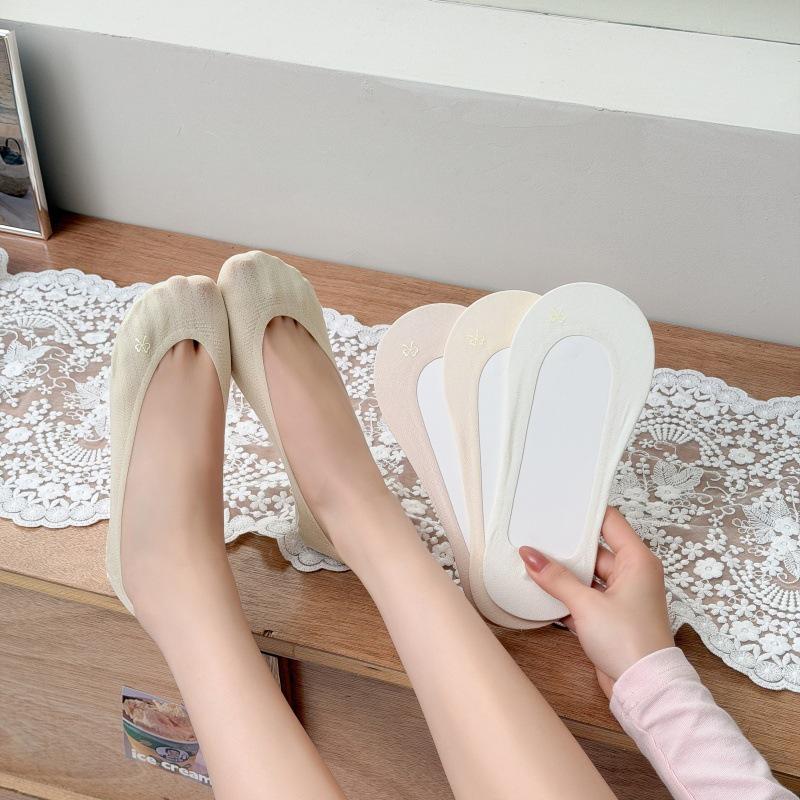Women's Ultra-Thin Ice Silk Ankle Socks: Low-Cut, Anti-Slip Silicone Heel, Invisible for High Heels.