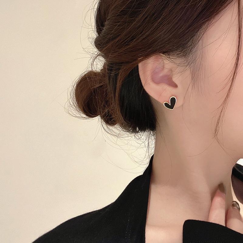 Simple Small Black Heart Stud Earrings For Women Cute Girls Korean Style Love Earring Birthday Party Jewelry Wholesale